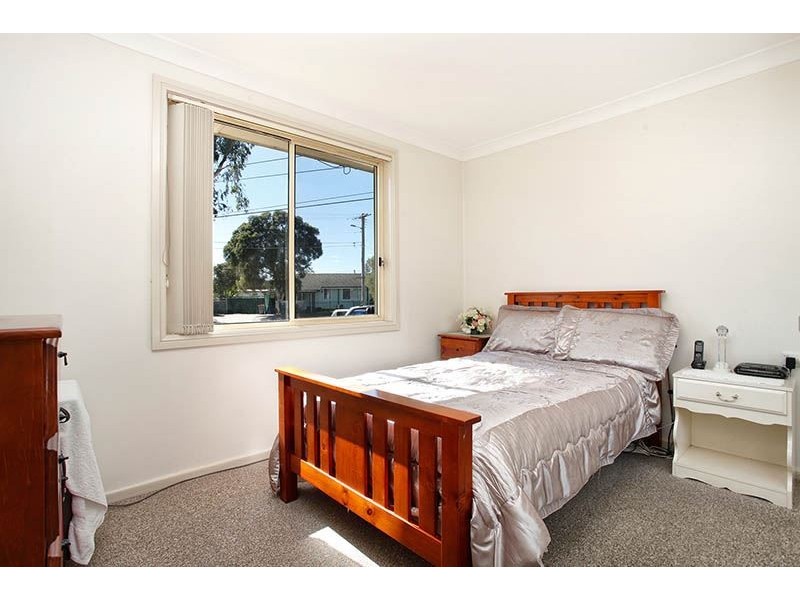 18 Samoa Place, Lethbridge Park NSW 2770