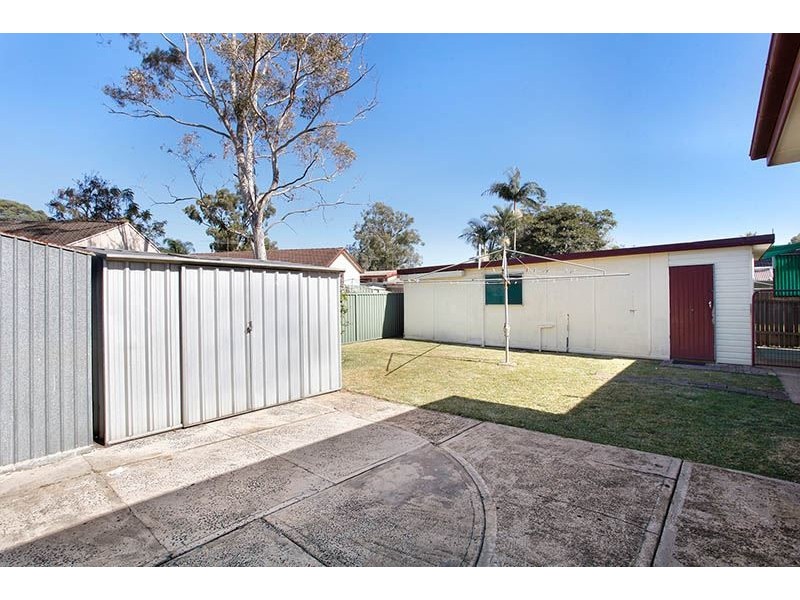 18 Samoa Place, Lethbridge Park NSW 2770