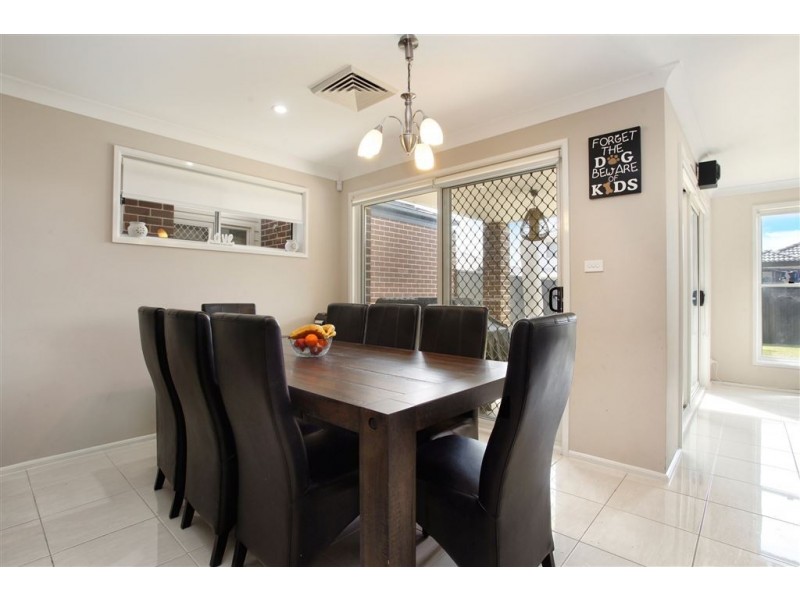 8 Stawell Street, Ropes Crossing NSW 2760