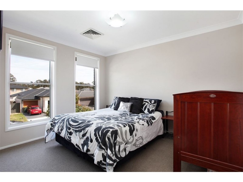 8 Stawell Street, Ropes Crossing NSW 2760