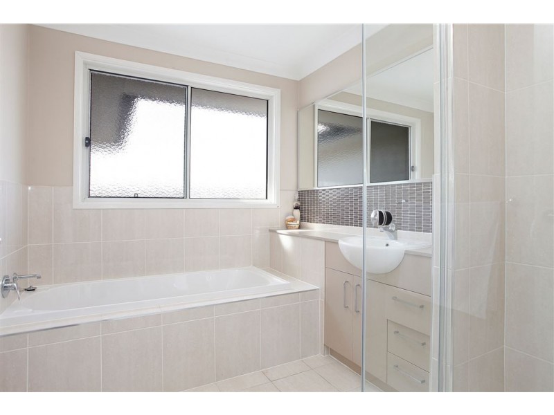 8 Stawell Street, Ropes Crossing NSW 2760