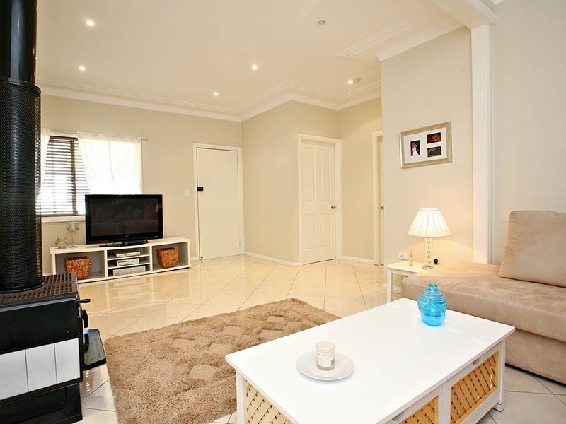 33 Hilltop Avenue, Blacktown NSW 2148