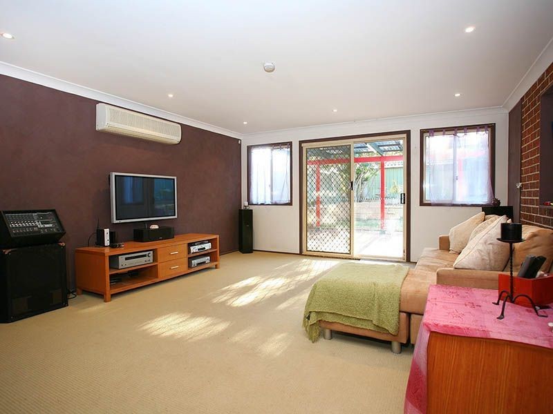 21 Allison Drive, Glenmore Park NSW 2745