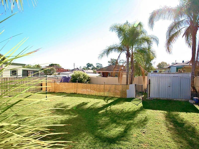 33 Hilltop Avenue, Blacktown NSW 2148