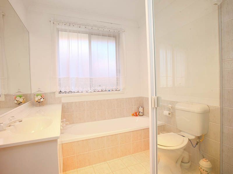 18 Burrinjuck Drive, Woodcroft NSW 2767