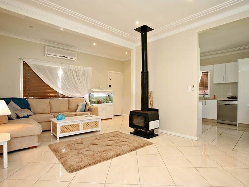 33 Hilltop Avenue, Blacktown NSW 2148