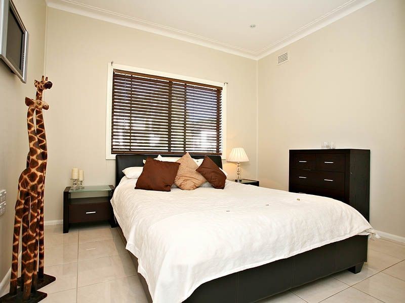 33 Hilltop Avenue, Blacktown NSW 2148