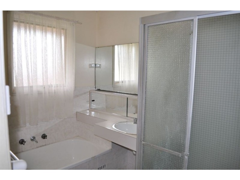 77 Warrimoo Drive, Quakers Hill NSW 2763