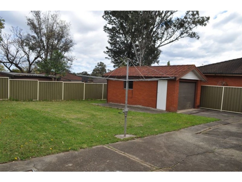 77 Warrimoo Drive, Quakers Hill NSW 2763