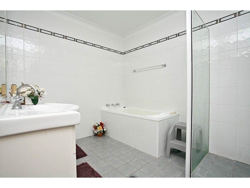 2/297 Flushcombe Road, Blacktown NSW 2148