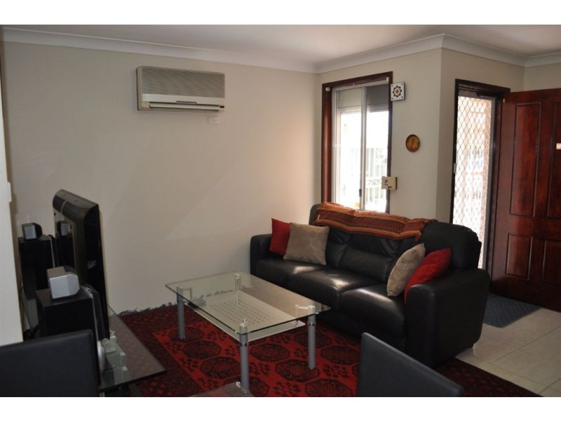 73 Cockatiel Circuit, Green Valley NSW 2168