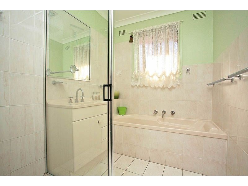 32 Vancouver Avenue, Toongabbie NSW 2146