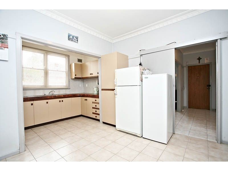 8 Melody Street, Toongabbie NSW 2146