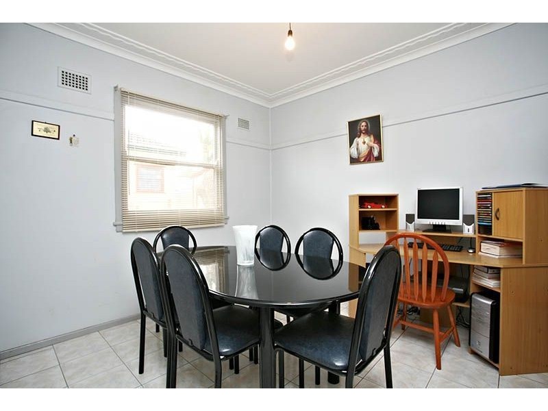 8 Melody Street, Toongabbie NSW 2146