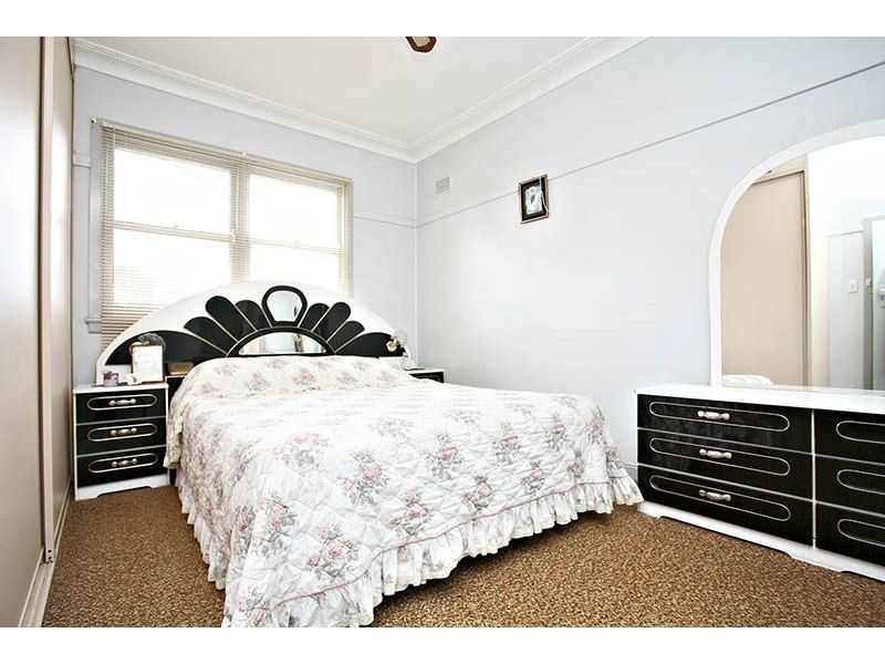 8 Melody Street, Toongabbie NSW 2146