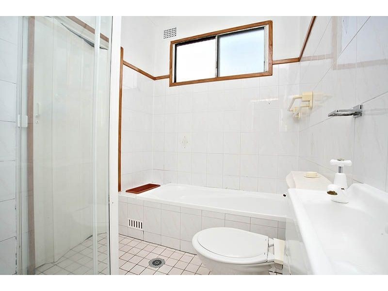 8 Melody Street, Toongabbie NSW 2146