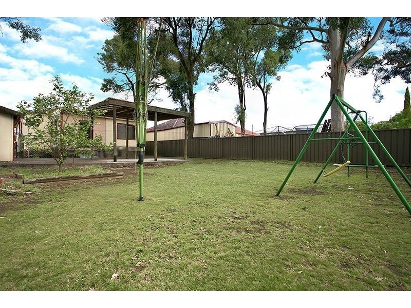 8 Melody Street, Toongabbie NSW 2146