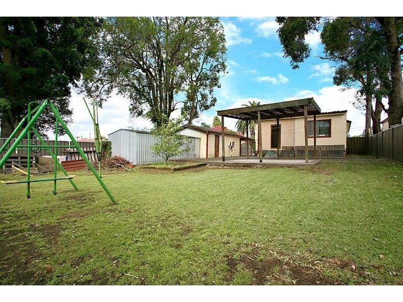 8 Melody Street, Toongabbie NSW 2146