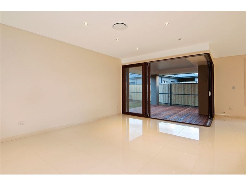 8 Crimson Crescent, The Ponds NSW 2769
