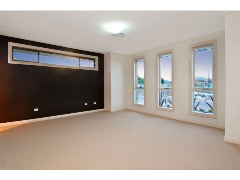 8 Crimson Crescent, The Ponds NSW 2769