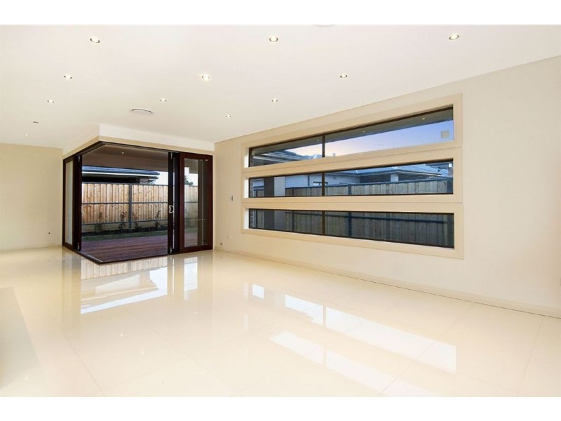 8 Crimson Crescent, The Ponds NSW 2769