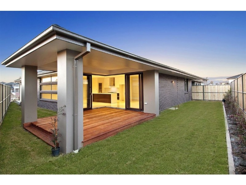 8 Crimson Crescent, The Ponds NSW 2769