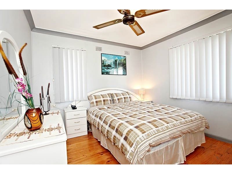 33 Mindanao Avenue, Lethbridge Park NSW 2770