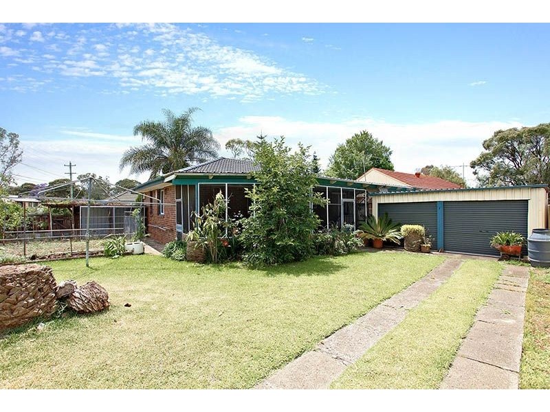 33 Mindanao Avenue, Lethbridge Park NSW 2770