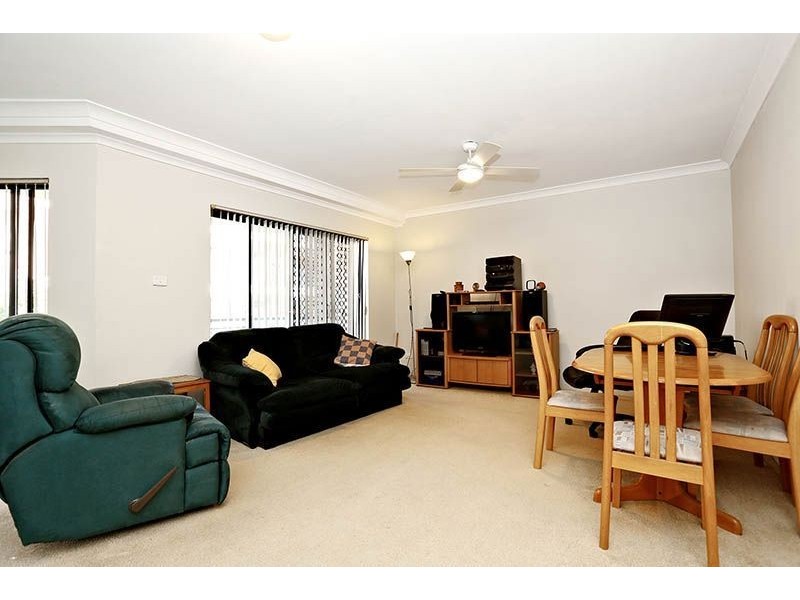 2/32 Fourth Avenue, Blacktown NSW 2148
