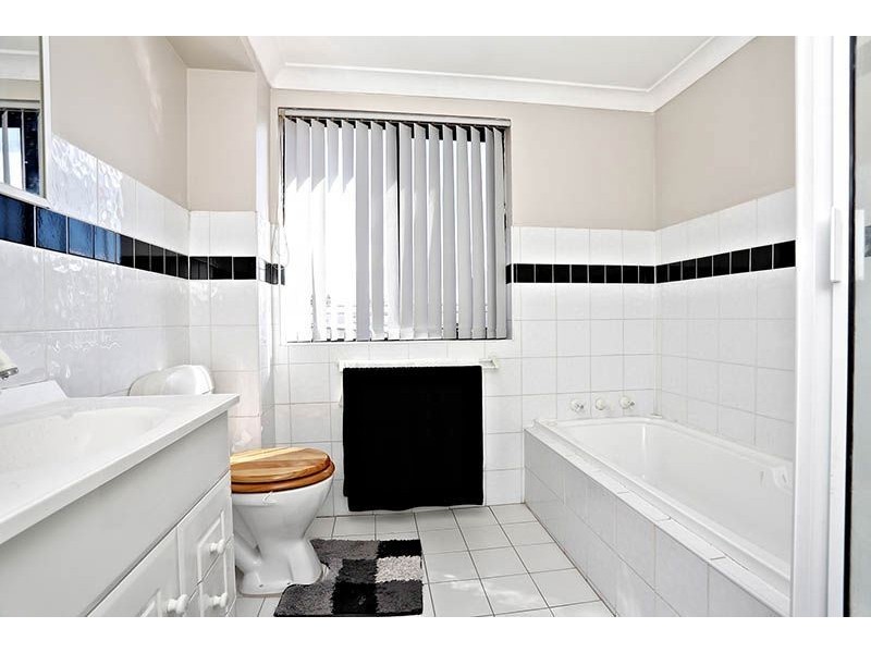 2/32 Fourth Avenue, Blacktown NSW 2148