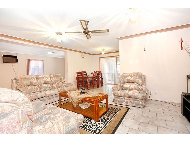 33 Unicombe Crescent, Oakhurst NSW 2761