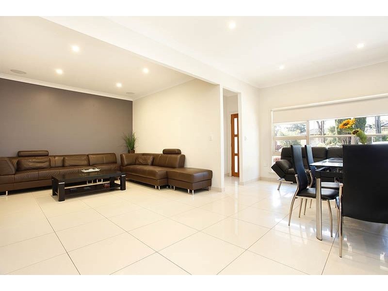 8 Matthew Crescent, Blacktown NSW 2148