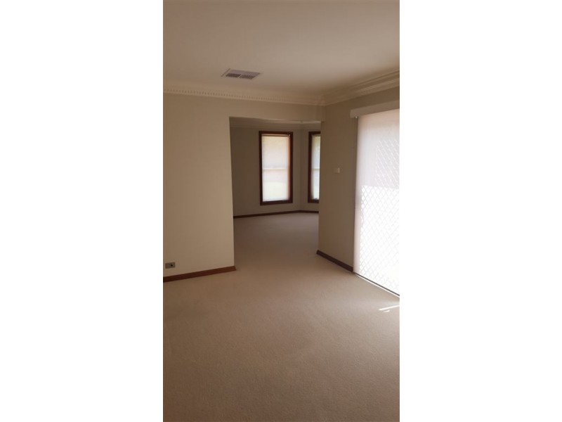 1 Huntingdale Drive, Glenmore Park NSW 2745