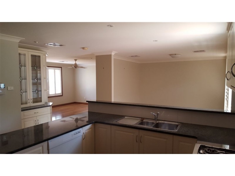 1 Huntingdale Drive, Glenmore Park NSW 2745