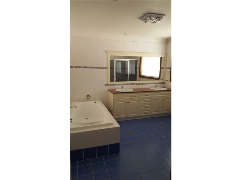 1 Huntingdale Drive, Glenmore Park NSW 2745