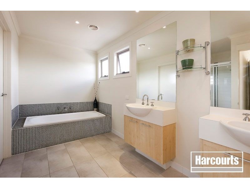 26 Bridgewater Boulevard, Berwick VIC 3806