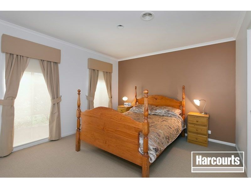 18 Grange Circuit, Beaconsfield VIC 3807