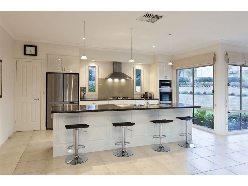 31 John Joseph Court, Narre Warren North VIC 3804