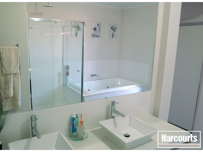 5 Nature Avenue, Officer VIC 3809