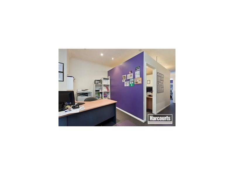 8/27 Wood Street, Beaconsfield VIC 3807