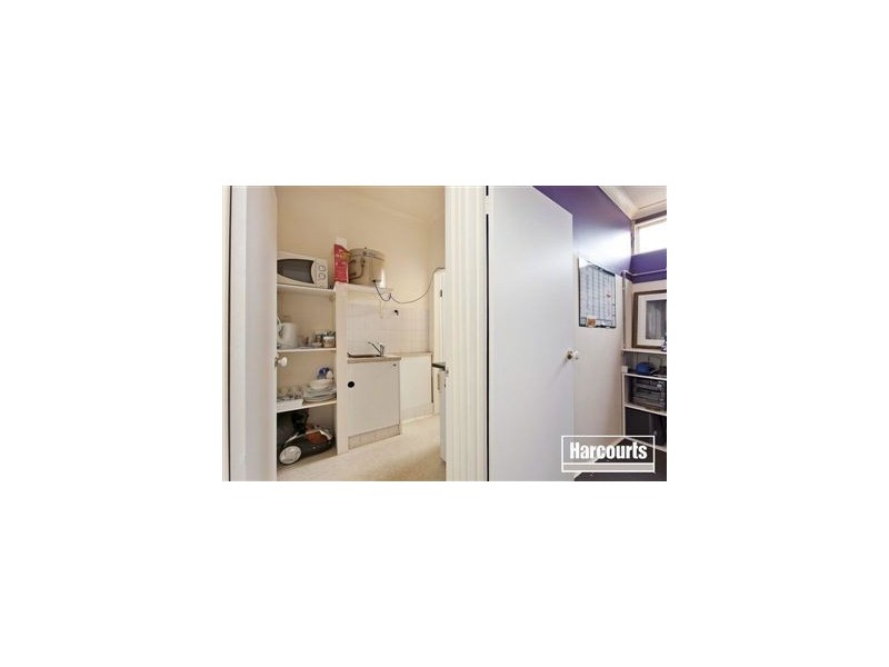 8/27 Wood Street, Beaconsfield VIC 3807