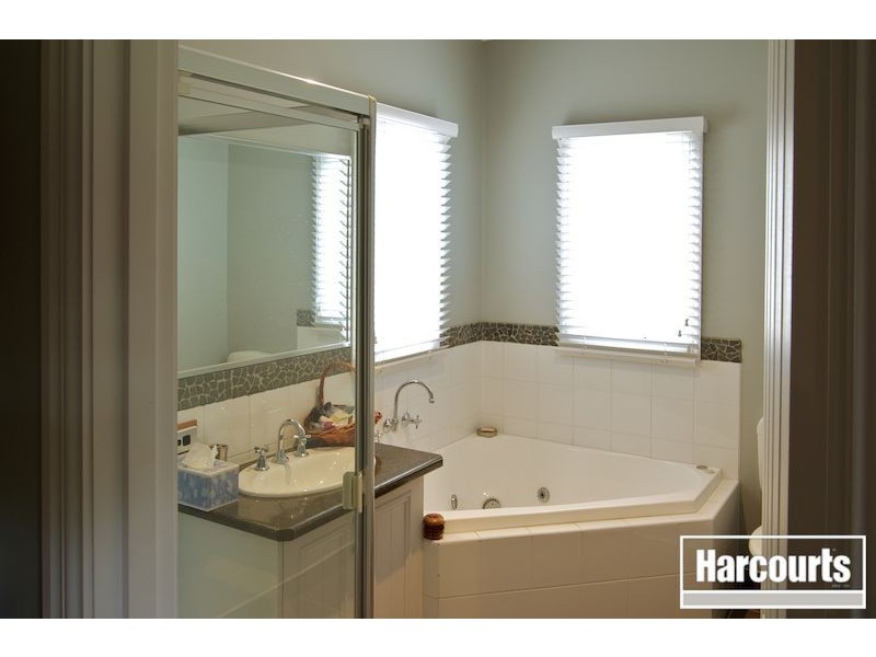 10 Hammerwood Green, Beaconsfield VIC 3807