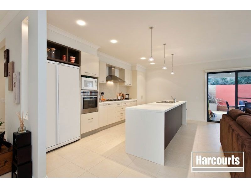 10 Chase Boulevard, Berwick VIC 3806