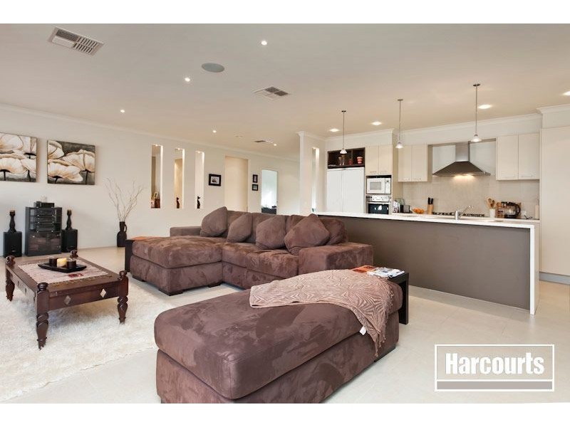 10 Chase Boulevard, Berwick VIC 3806