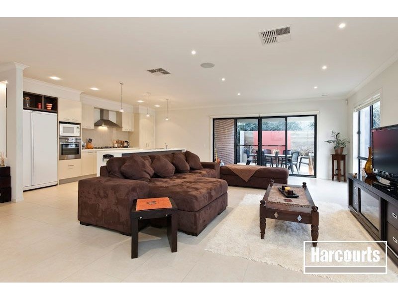 10 Chase Boulevard, Berwick VIC 3806