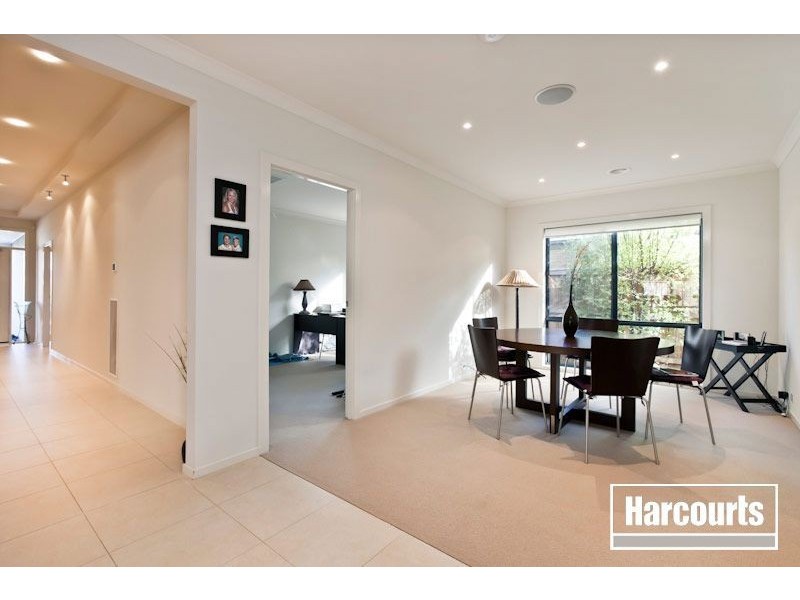 10 Chase Boulevard, Berwick VIC 3806