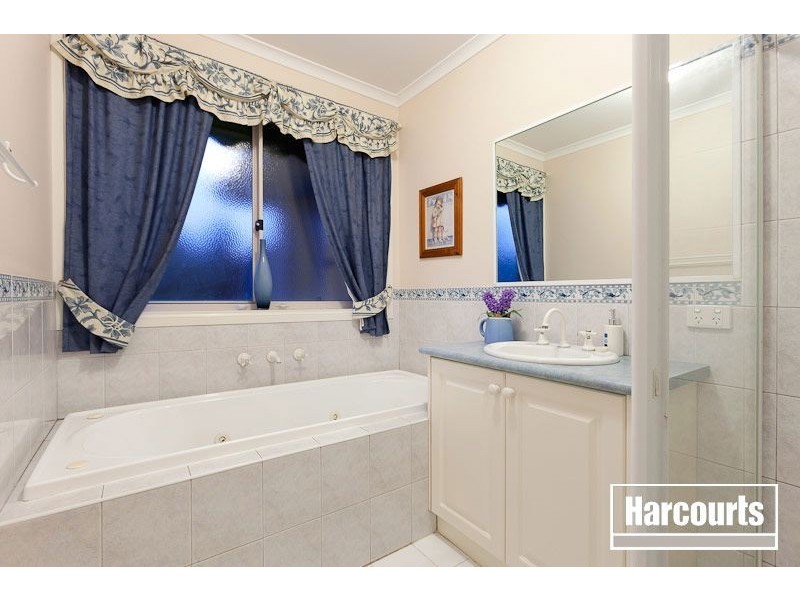 21 Parkwood Avenue, Narre Warren South VIC 3805