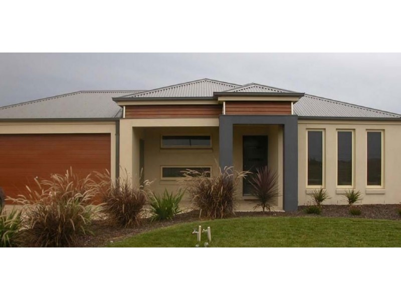 13 Ben Hall Street, Cranbourne VIC 3977