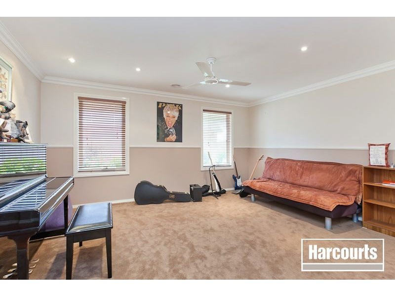 49 Livingstone Boulevard, Pakenham VIC 3810