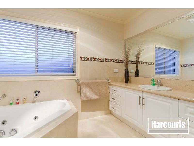 10 High Vista Court, Narre Warren North VIC 3804